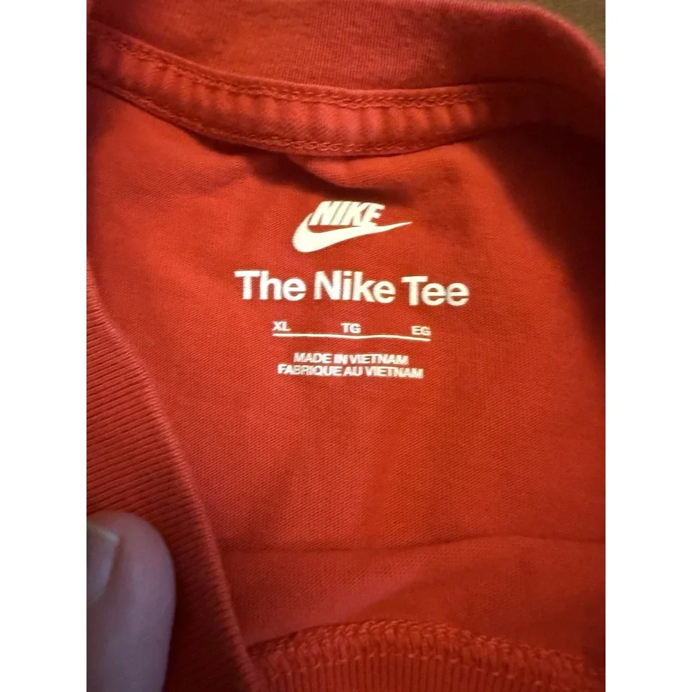 Nike Sportswear Red Futura Gradient Graphic T-Shirt Boys XL